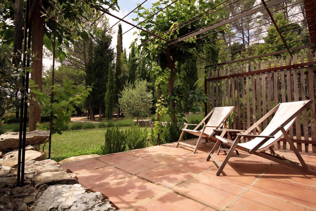 Les Pierres Sauvages Bed & Breakfast Besse-sur-Issole Exterior photo