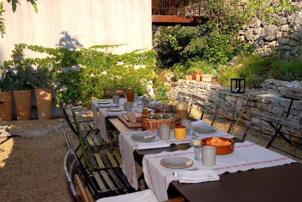 Les Pierres Sauvages Bed & Breakfast Besse-sur-Issole Exterior photo