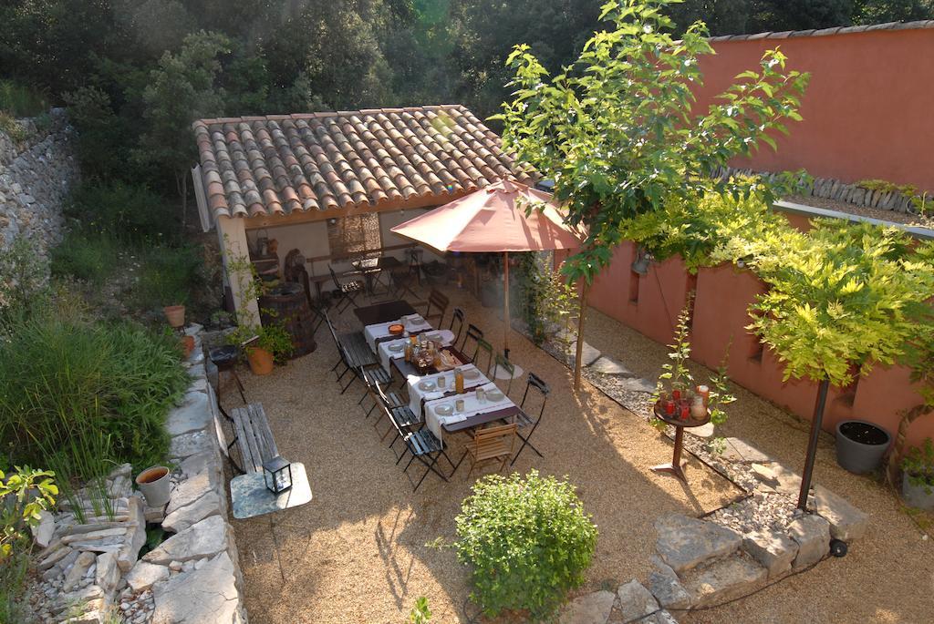 Les Pierres Sauvages Bed & Breakfast Besse-sur-Issole Exterior photo